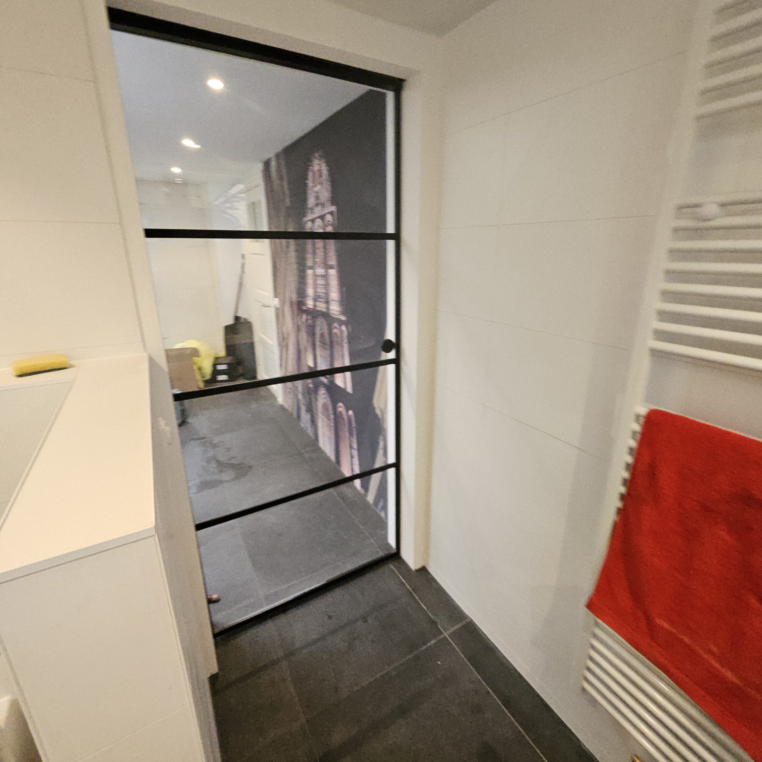 Schuifdeur van slaapkamer naar badkamer